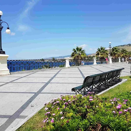 Il Balcone Sullo Stretto Bed and Breakfast Ρέτζιο ντι Καλάμπρια