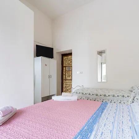 Il Balcone Sullo Stretto לינה וארוחת בוקר